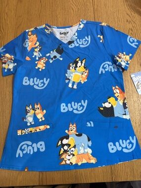 Bluey Graphic V-Neck Scrub Top in Bright Blue